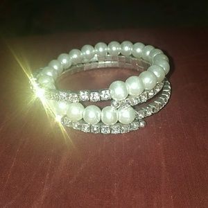 Pearl and diamond bracelet